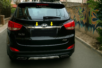 Hyundai IX-35 2010–2015 Hromēta līste virs numura zīmes (plata) foto 3