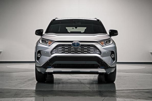 Toyota RAV4 krosovers: 2019. modeļa gads