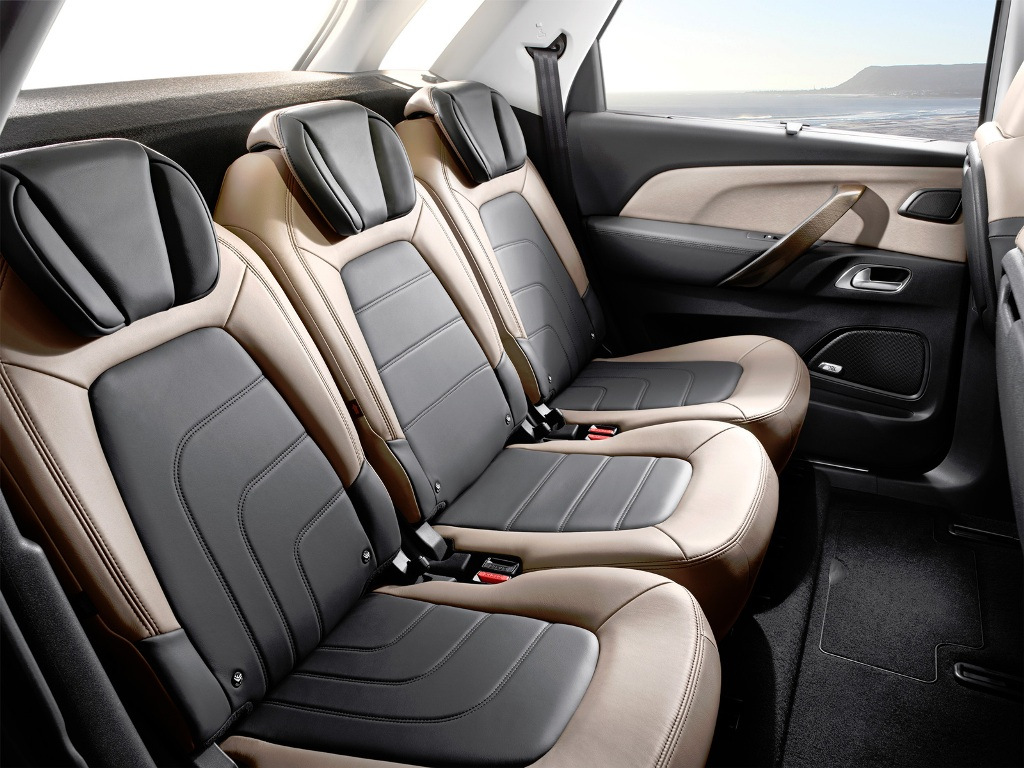 Citroen C4 Picasso kompaktā minivena apskats