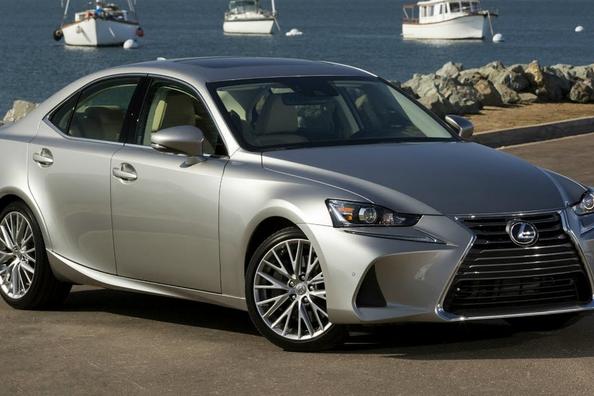 Atjauninātais sedans Lexus IS