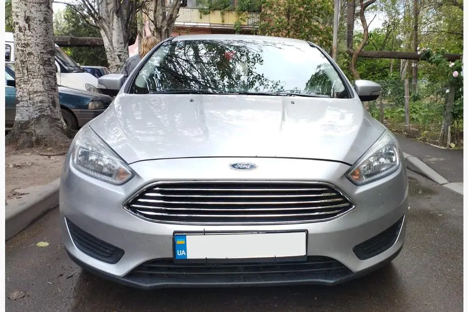 Ford Focus III 2011–2017 Priekšējā radiatora reste (Titanium) Image