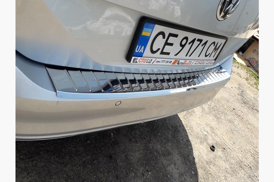 Volkswagen Passat B8 2015–2023 Aizmugurējā bampera hromētā uzlika Carmos V1 (SW) Foto 7