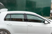 Volkswagen Golf 7/E-Golf 2012–2020 Logu vēja deflektori ar hromētu apmali HB (4 gab., Niken) foto 3