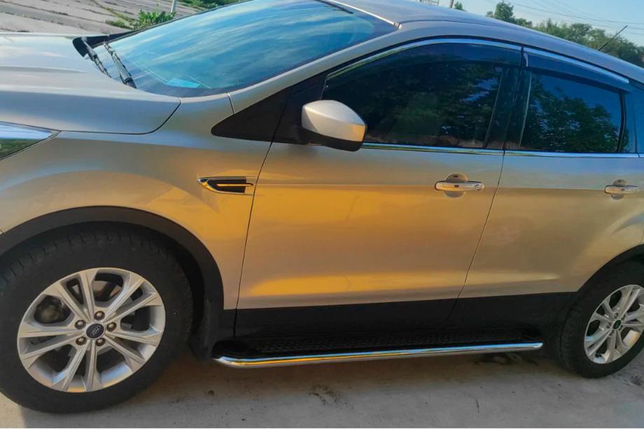 Ford Kuga/Escape 2013–2019 Sānu pakāpieni Maydos V2 (2 gab., alumīnijs + nerūsējošais tērauds) Ar melnām durvju līstēm Foto 9