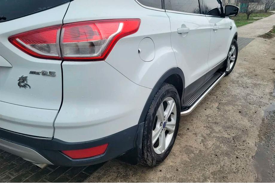 Ford Kuga/Escape 2013–2019 Sānu pakāpieni Maydos V2 (2 gab., alumīnijs + nerūsējošais tērauds) Ar melnām durvju līstēm Foto 2