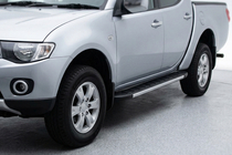 Mitsubishi L200 2015–2024 Sānu pakāpieni Duru (2 gab., alumīnijs) foto 1