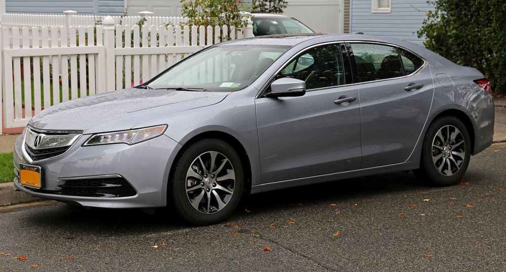 Acura TLX premium sedana apskats