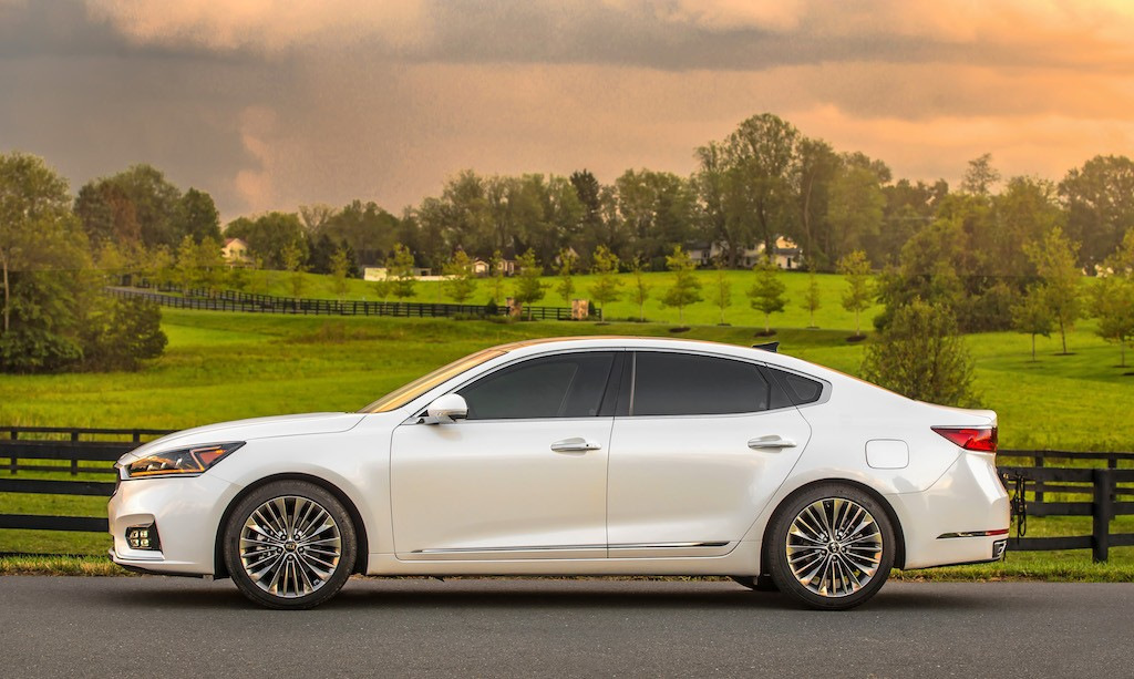 Sedans Kia Cadenza: stabilitāte, komforts un premium kvalitāte