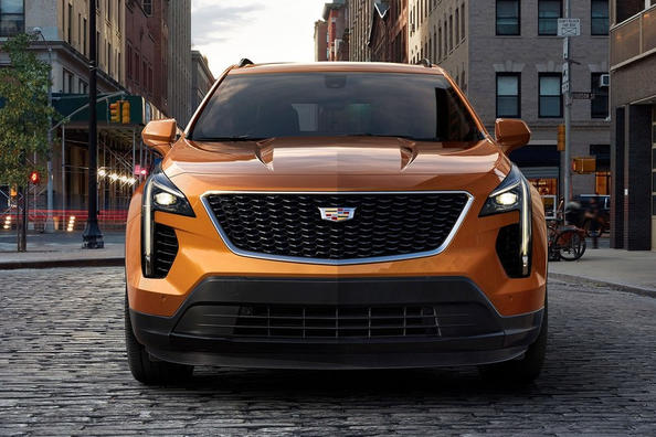 Kompakts premium klases krosovera Cadillac XT4