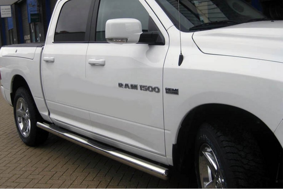 Dodge RAM (DT) 2018– Standarta sānu trubas (2 gab., nerūsējošais tērauds) Foto 1