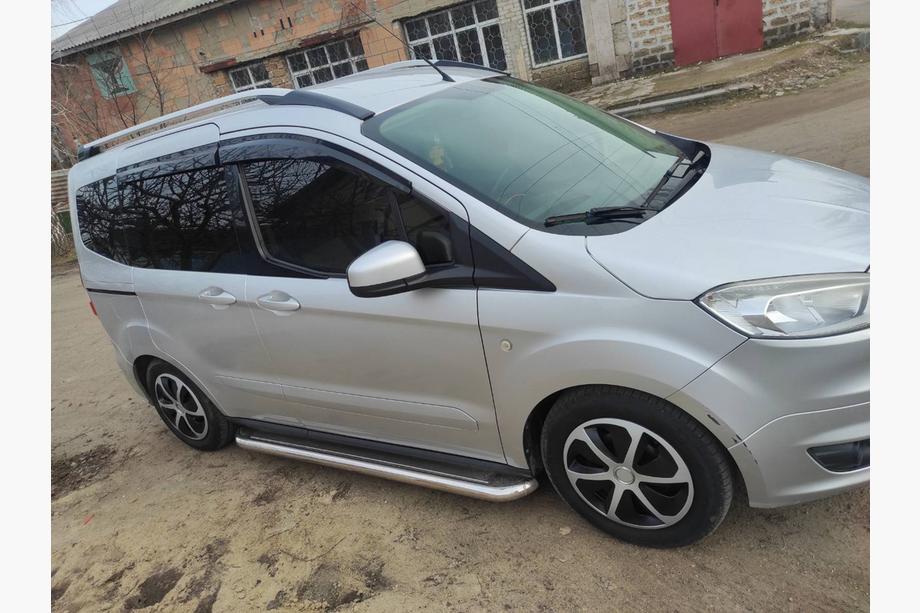 Ford Courier 2014–2023 Sānu pakāpieni Premium (2 gab., nerūsējošais tērauds) Image