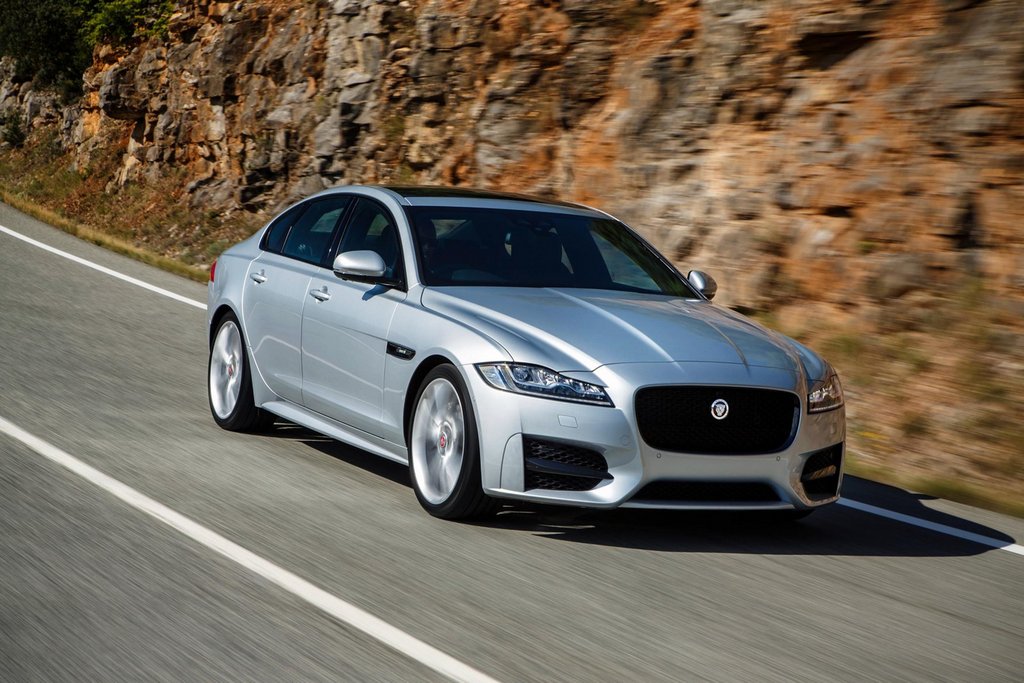 Jaguar XF otrās paaudzes sedana apskats