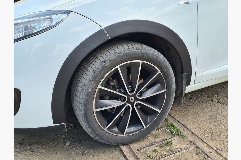 Renault Megane III 2009–2016 Arku uzlikas (8 gab., melnas) SW, ABS plastmasa Foto 2