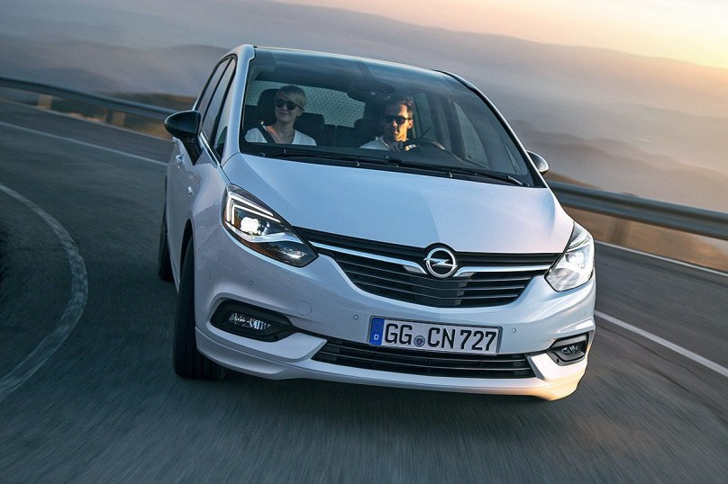 Atjauninātais kompaktais minivens Opel Zafira