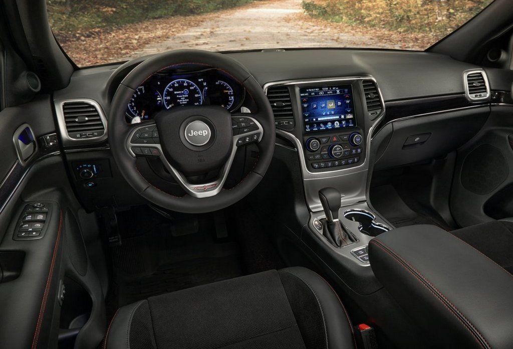 Jeep Grand Cherokee Trailhawk apvidnieks