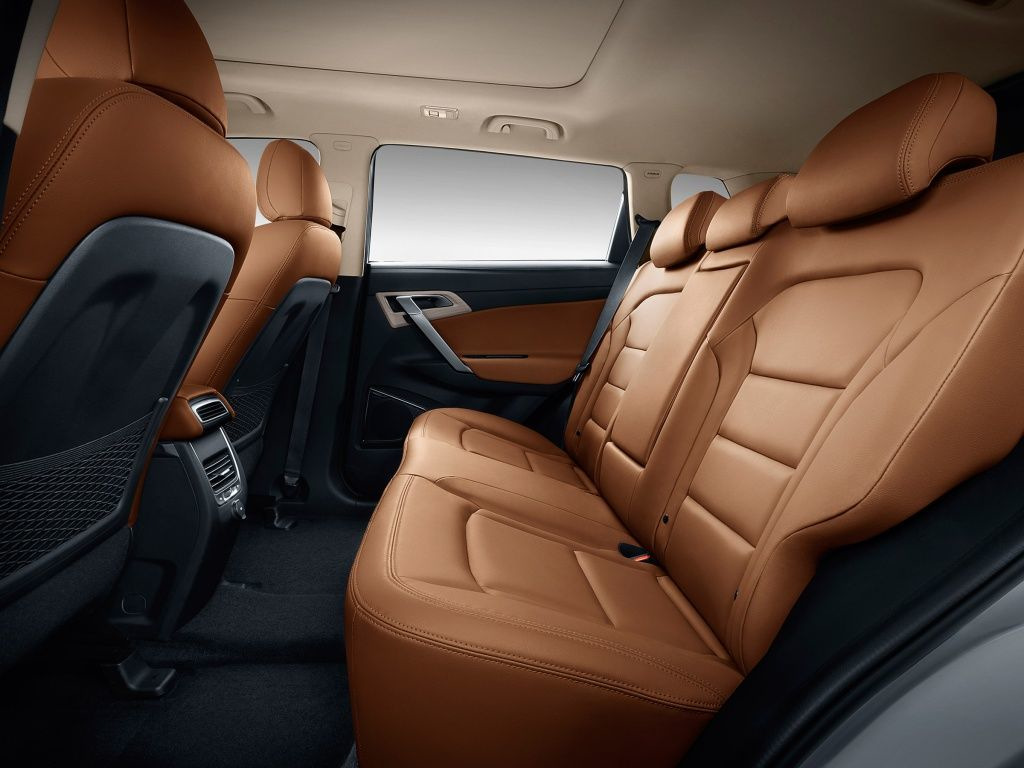 Geely Atlas krosovera apskats