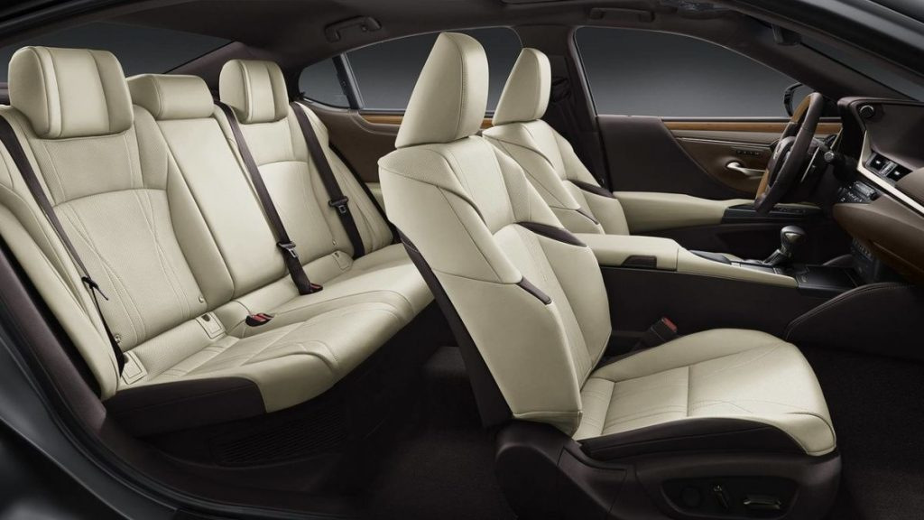 Septītās paaudzes Lexus ES sedans