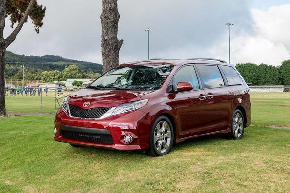 Toyota Sienna minivena apskats