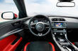 Jaguar XE sedana apskats foto 5