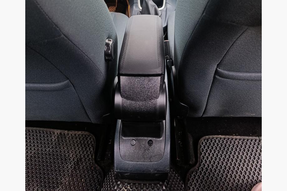 Ford Fiesta 2008–2017 Elkoņbalsts Foto 2