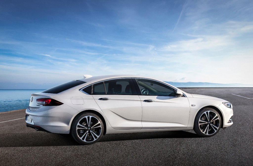 Opel Insignia liftbeka apskats