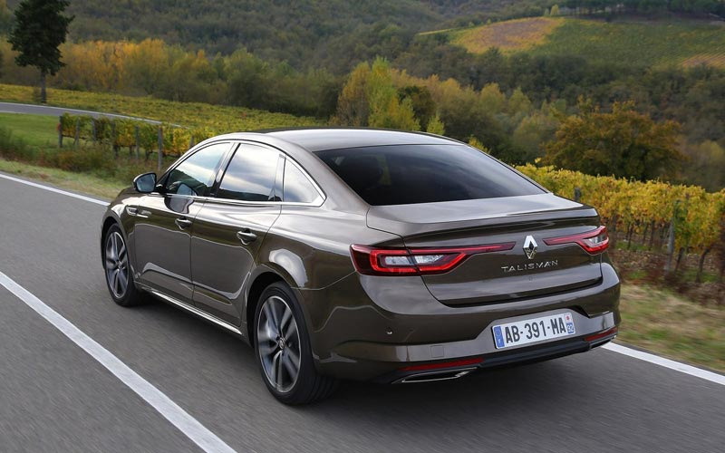 Renault Talisman sedana apskats