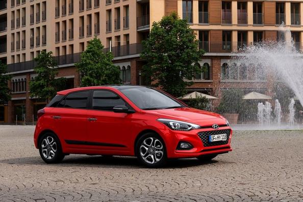 Atjauninātais piecdurvju hečbeks Hyundai i20
