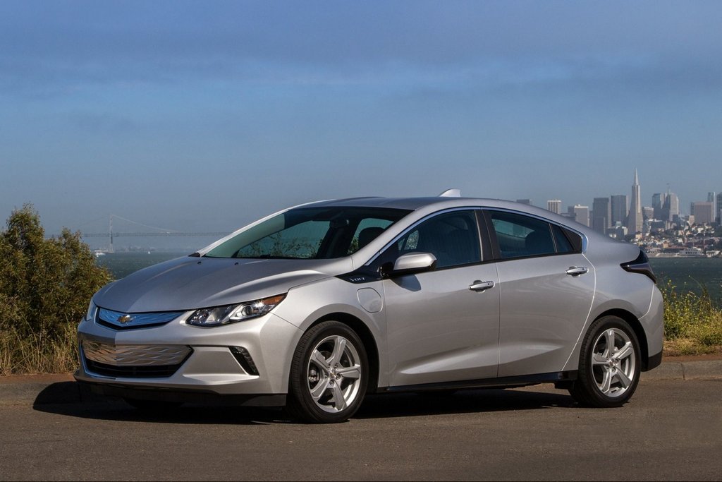 Chevrolet Volt otrās paaudzes hibrīdā hečbeka apskats