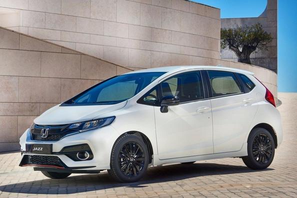 Atjauninātā kompaktā hečbeka Honda Jazz apskats