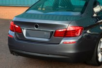 BMW 5. sērija F10/F11 2010–2016 Nerūsējošā tērauda līste virs numura zīmes SD foto 2