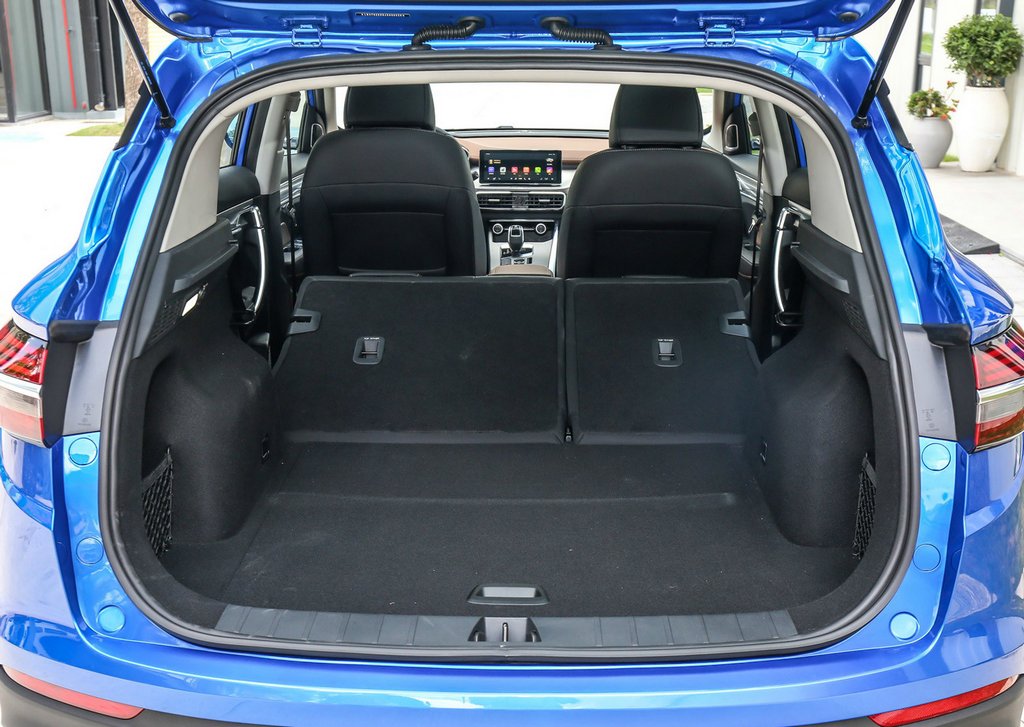 Krosovers Geely SX11: jauns modelis Ķīnas zīmola klāstā