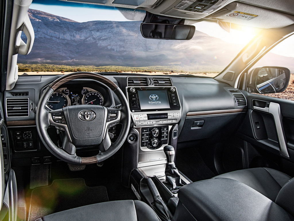 Atjauninātais apvidus auto Toyota Land Cruiser Prado