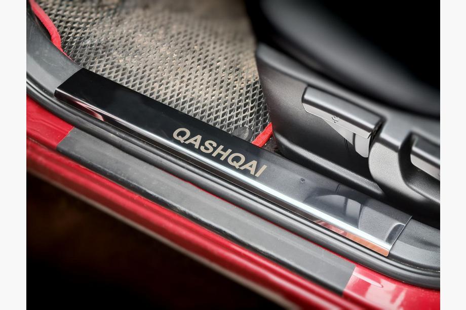 Nissan Qashqai 2007–2010 Nerūsējošā tērauda sliekšņu uzlikas uz plastmasas (4 gab.) Image