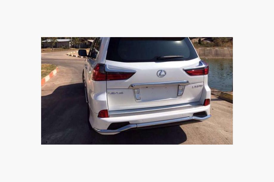 Lexus LX570/450d 2008–2022 Bodykit komplekts (Modellista) Melna krāsa Foto 3