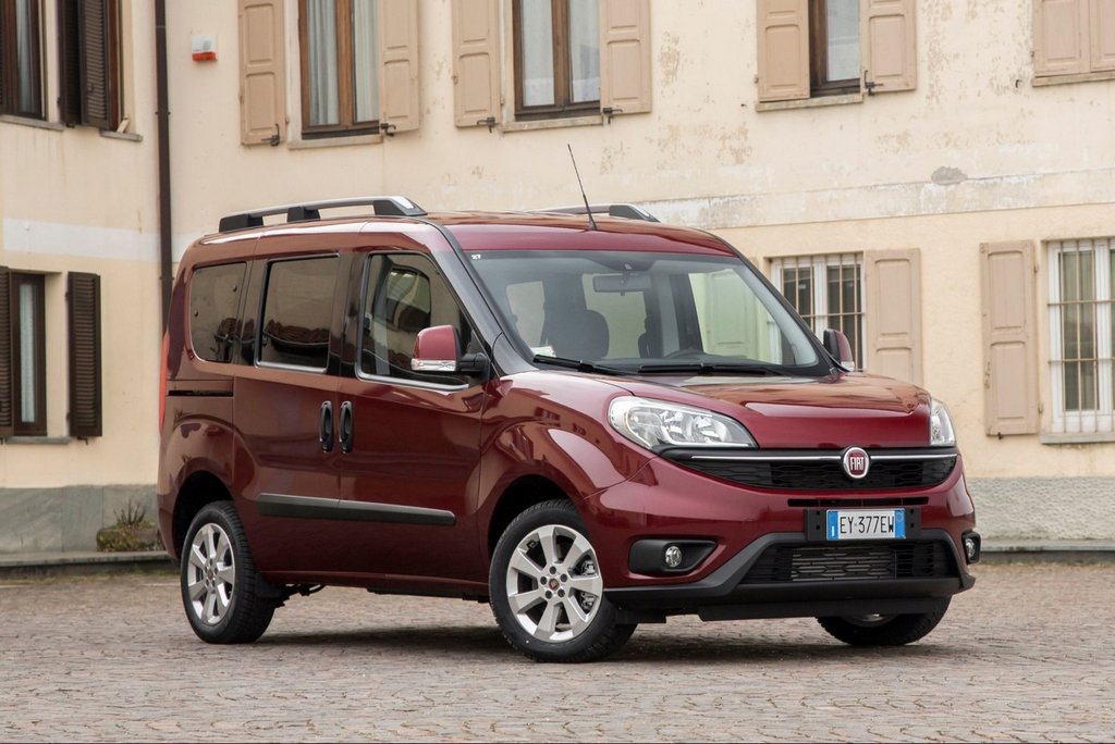 Fiat Doblo piecvietīgā kravas un pasažieru kompaktvena apskats