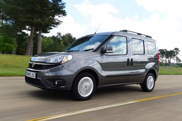 Fiat Doblo piecvietīgā kravas un pasažieru kompaktvena apskats Foto 9