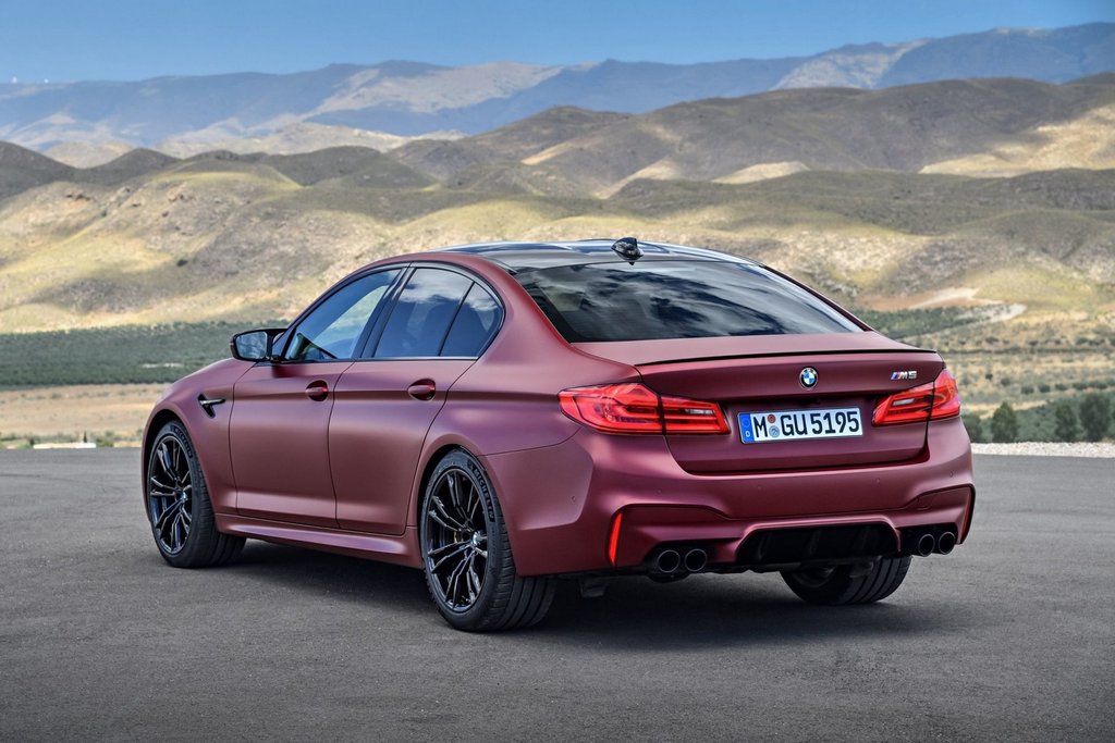 BMW M5 sestās paaudzes sportiskais sedans