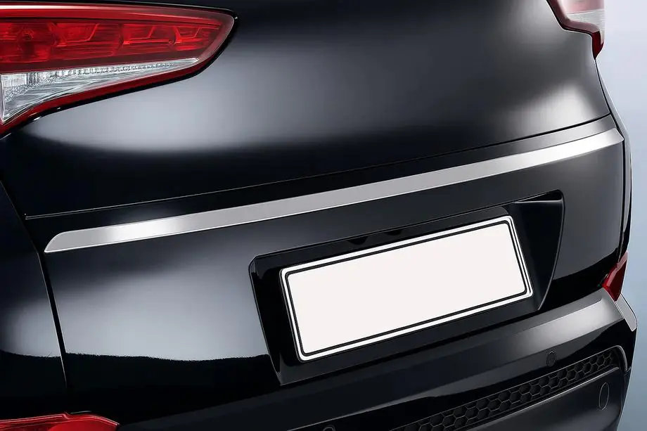 Hyundai Tucson TL 2016–2021 Līste virs numura zīmes (2015—2018, augšējā, šaurā, nerūsējošā tērauda) Image