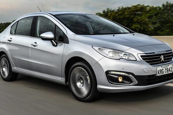 Budžeta sedana Peugeot 408 apskats Foto 6