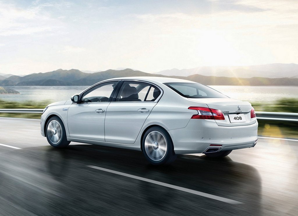Budžeta sedana Peugeot 408 apskats
