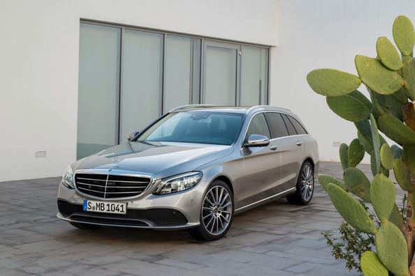 Atjauninātā Mercedes-Benz C-class 4. paaudzes universāļa apskats