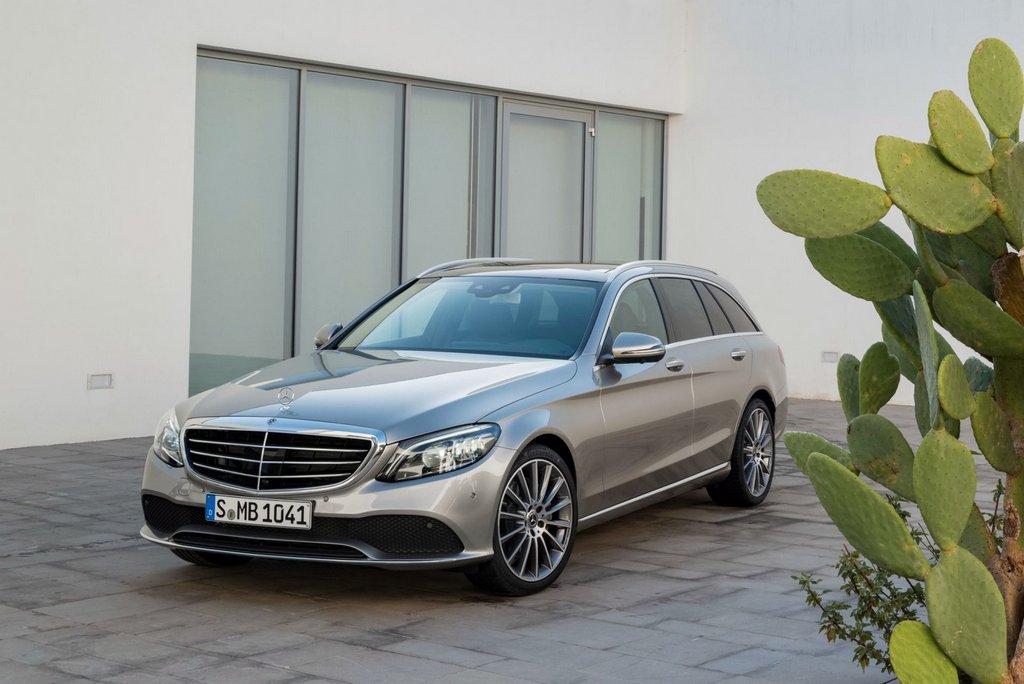 Atjauninātā Mercedes-Benz C-class 4. paaudzes universāļa apskats