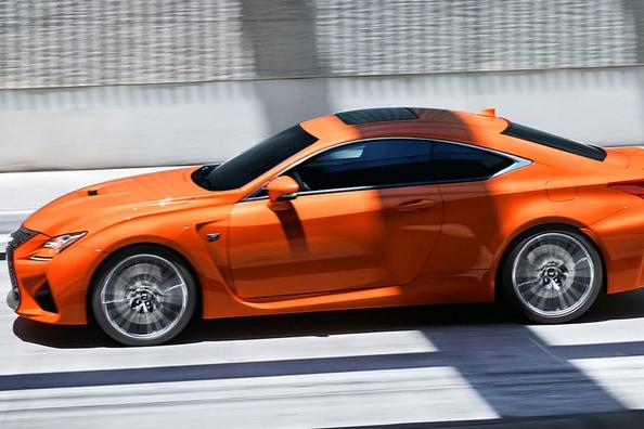 Lexus RC F sporta kupejas apskats Foto 10