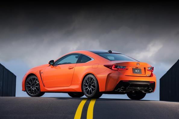 Lexus RC F sporta kupejas apskats Foto 7