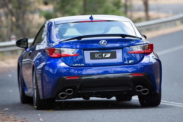 Lexus RC F sporta kupejas apskats Foto 5