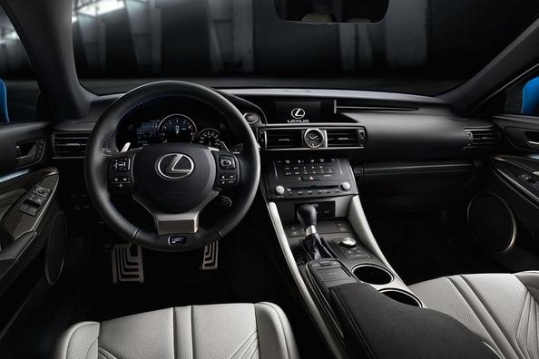 Lexus RC F sporta kupejas apskats Foto 4