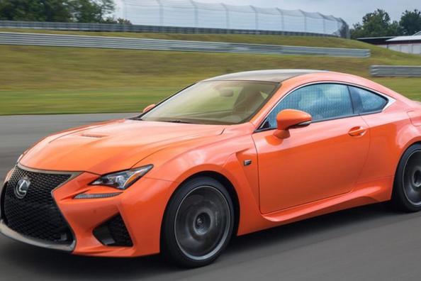 Lexus RC F sporta kupejas apskats Foto 2