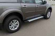 Mitsubishi Pajero Sport 2008–2015 Sānu pakāpieni X5 tipa (2 gab., alumīnijs) foto 1