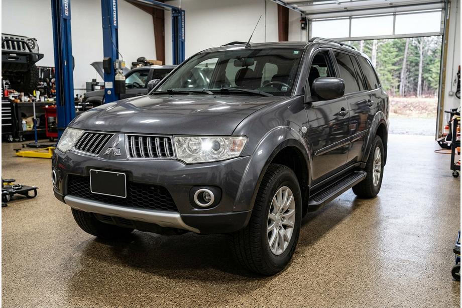 Mitsubishi Pajero Sport 2008–2015 Sānu pakāpieni Allmond Black (2 gab., alumīnijs) Image