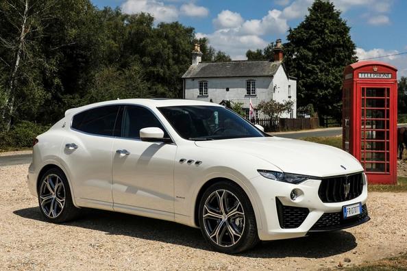 Maserati Levante krosovera apskats